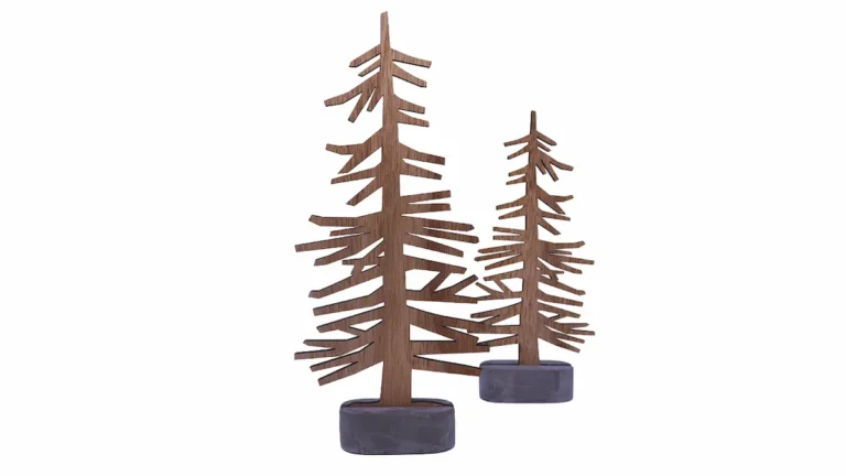 ille juletræ i træ – minimalistisk julepynt i nordisk design